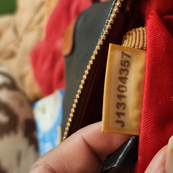 Dooney & Bourke Cross Body Bag - Picture 4 of 12